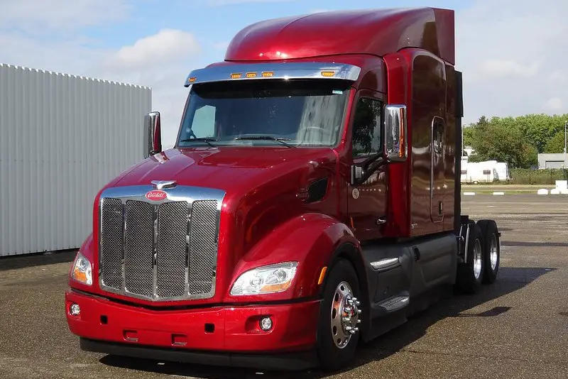 How Much Does A Peterbilt Weigh? (16 Interesting Facts)