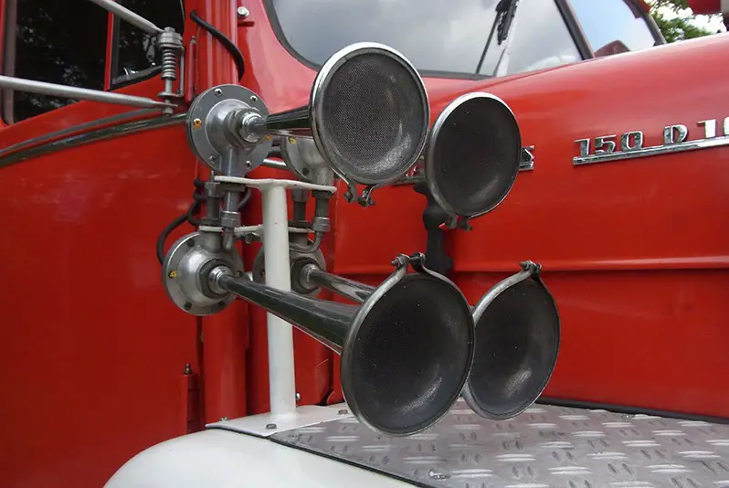 How Do Semi Truck Air Horns Work? (14 Cool Facts)